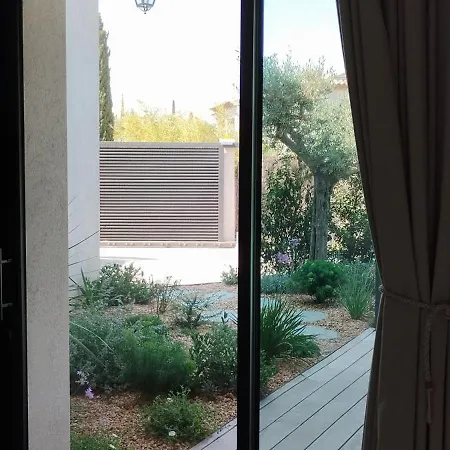 Moderne Aux Portes D'aix *