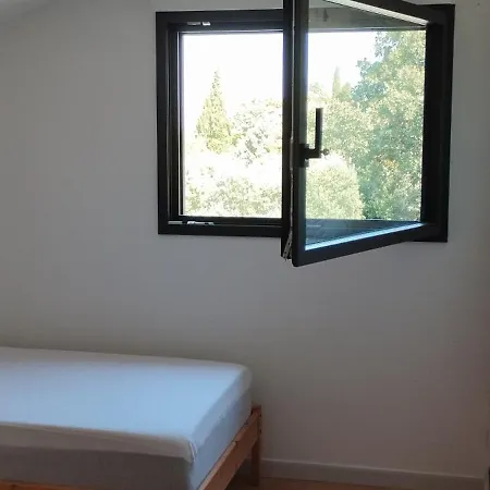 Moderne Aux Portes D'aix *